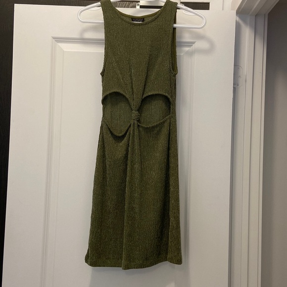 Green dress with cutouts - Picture 1 of 4
